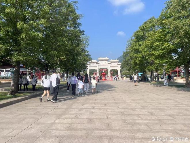 风暴下的少林寺热闹一如往常