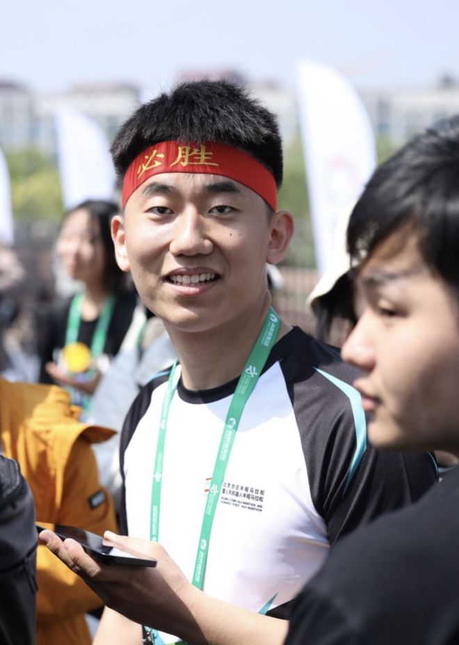 _95后清华辍学博士的机器人突围_95后清华辍学博士的机器人突围