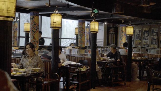 在餐饮倒闭潮里,他们凭什么“长生”20年?__在餐饮倒闭潮里,他们凭什么“长生”20年?