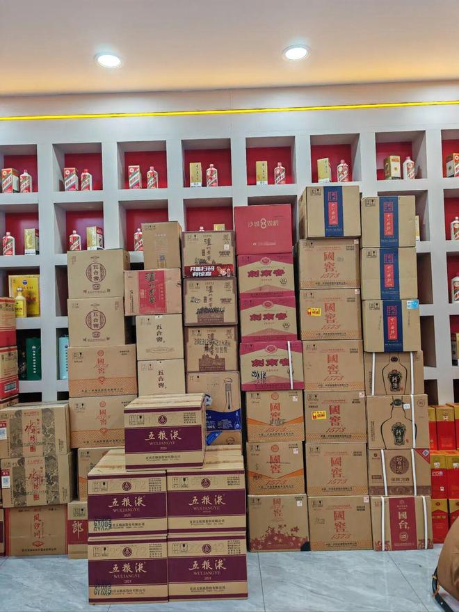 _年轻人集体戒酒，让“老登”酒企的天快塌了_年轻人集体戒酒，让“老登”酒企的天快塌了