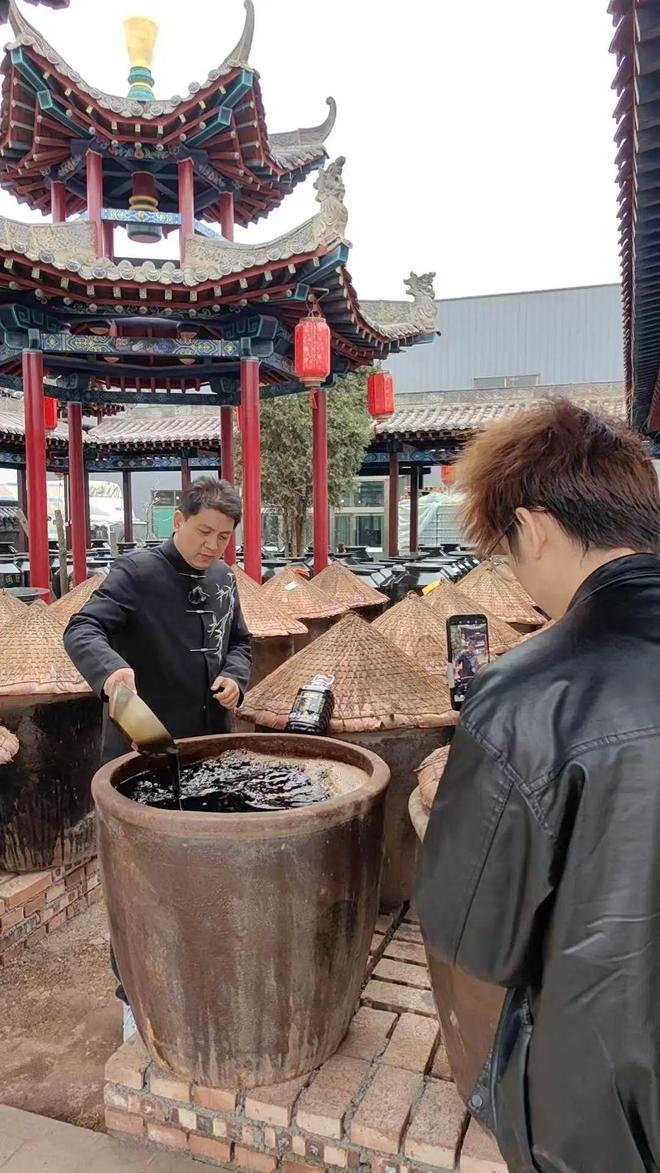 “把老陈醋喝成咖啡伴侣和减脂搭子？”打工人咋都迷上这个山西厂长的直播间？_“把老陈醋喝成咖啡伴侣和减脂搭子？”打工人咋都迷上这个山西厂长的直播间？_