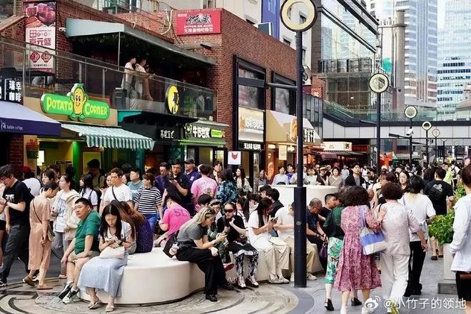 _LV巨轮“撞飞”星巴克？引发一场商业风水战_LV巨轮“撞飞”星巴克？引发一场商业风水战