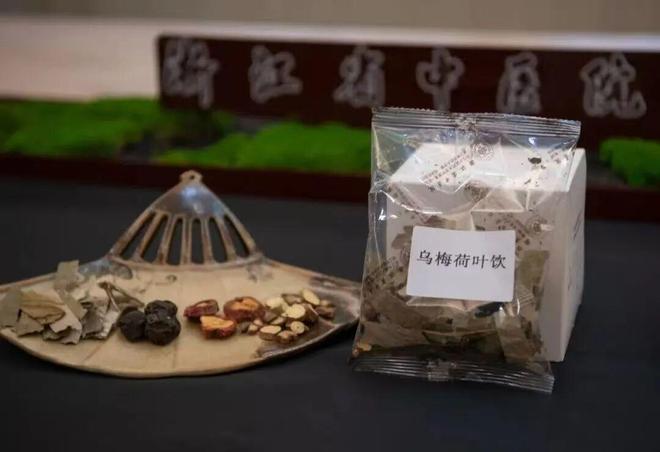 刚放号就抢空，从边缘科室变流量担当：当代脆皮青年，挤爆“中医门诊”