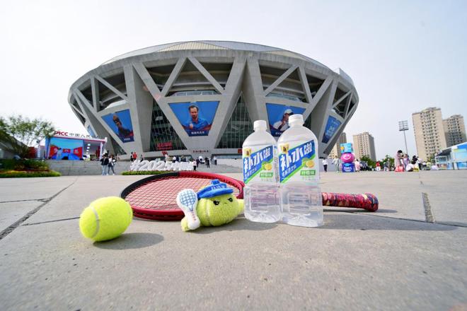 老司机猜饮料答案_豪车司机群殴货车司机被压肉饼_