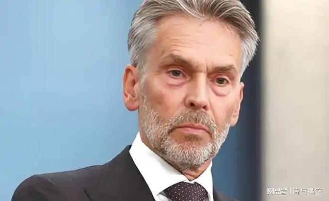 强制没收安世半导体的那个荷兰政府，倒台了