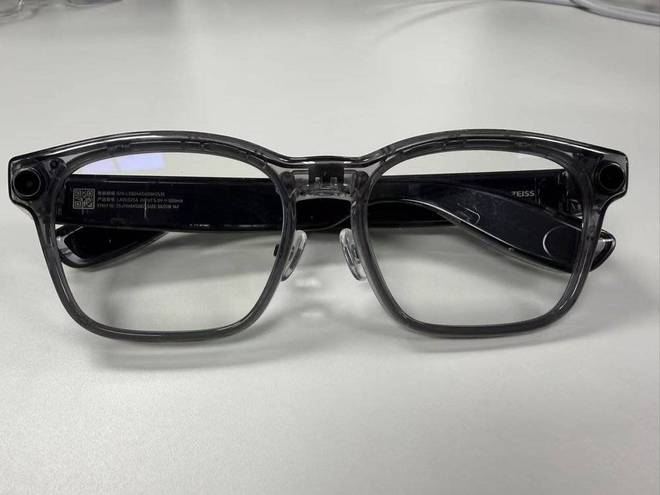 AI眼镜的火，烧到了车圈