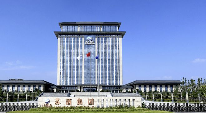基金重仓股丨4年暴跌73%！洋河股份的底在哪里？