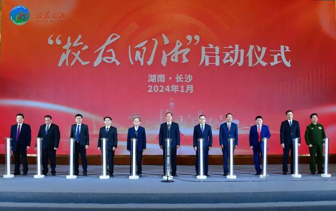 中国首富年轻人_中国首富大学毕业名单_