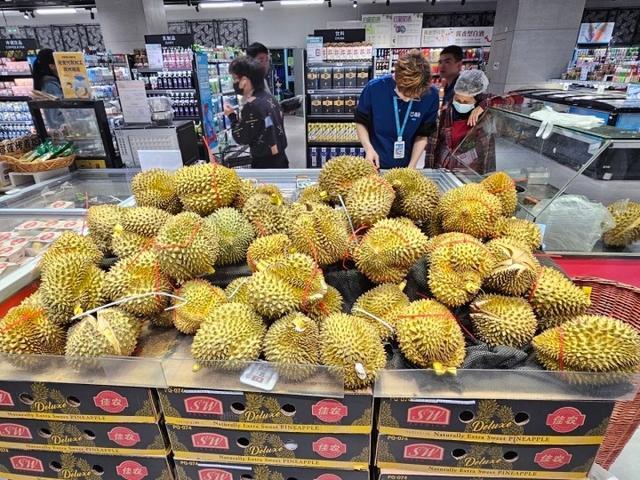 国产榴莲突破5万亩，价格或降90%，泰国慌了神：中国市场绝不能丢