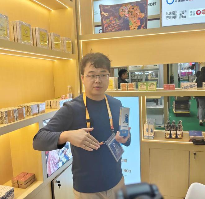 聚焦进博｜在交流与交友中觅商机