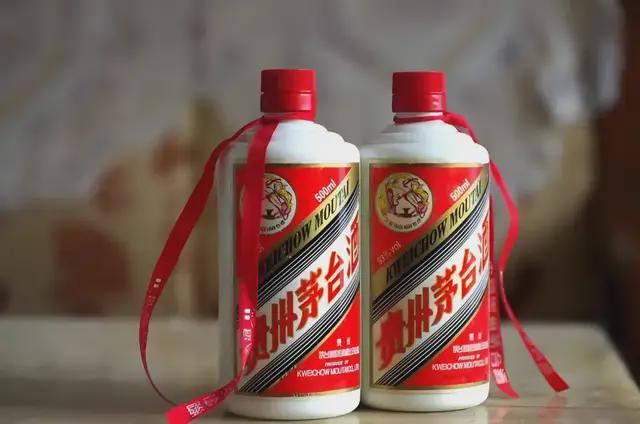 _茅台向年轻人下手_年轻不懂茅台