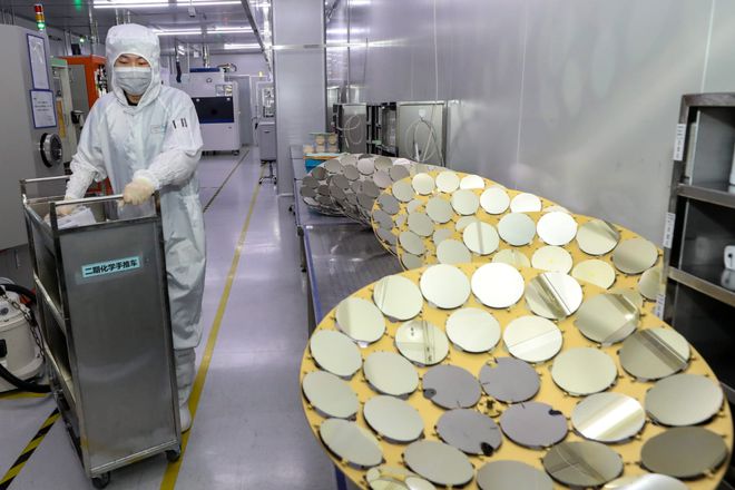 刚火没两天，小米YU7就因为“偷工减料”被锤了？__刚火没两天，小米YU7就因为“偷工减料”被锤了？