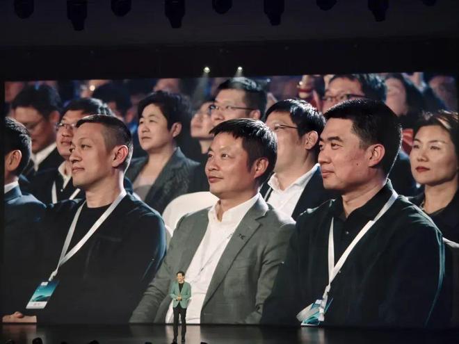 我tm心态崩了呀表情包__油电混合车要充电吗