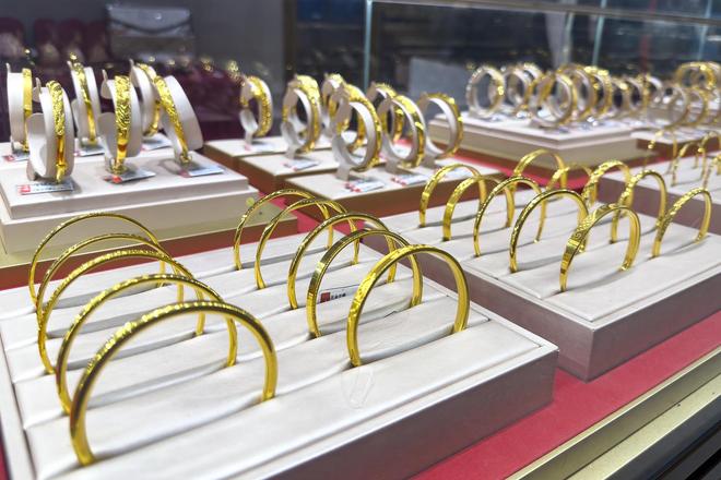 金价涨涨涨！现货黄金首破3900美元再创新高，品牌金饰逼近1150元/克