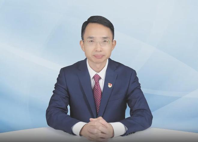 东莞农商银行10年行长助理晋升副行长，曾外派执掌潮阳农商行3年