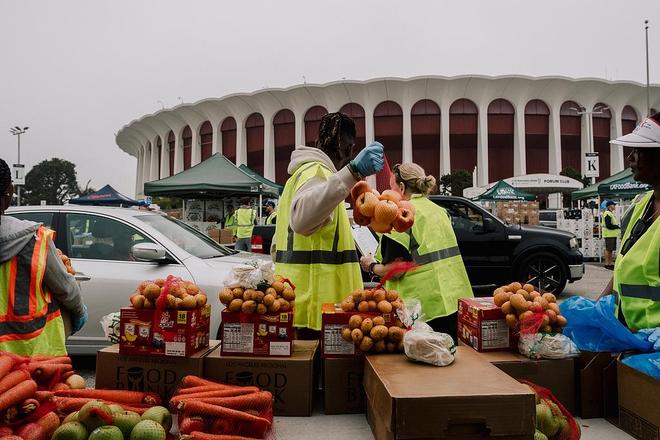 _美政府“停摆”满月，民生经济双重承压_美政府“停摆”满月，民生经济双重承压