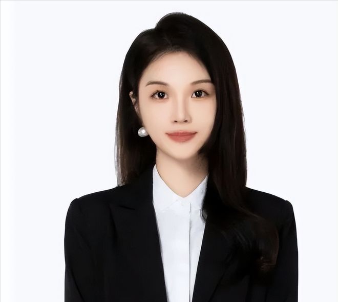 _30岁美女董秘翁鑫怡，涉两项严重违规被罚_30岁美女董秘翁鑫怡，涉两项严重违规被罚