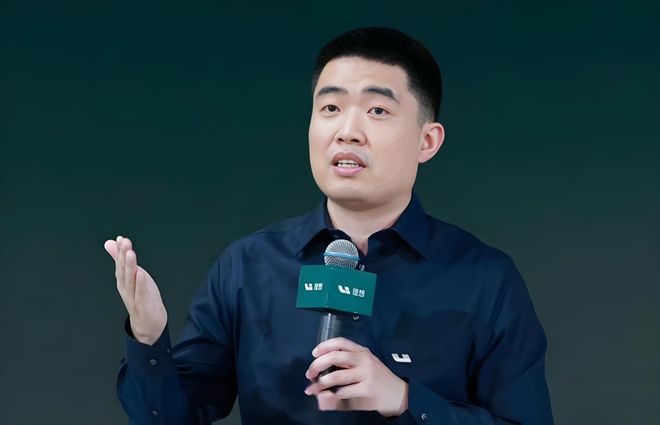 汽车业务亏损，李想造AI眼镜能拯救腰斩的股价吗？__汽车业务亏损，李想造AI眼镜能拯救腰斩的股价吗？