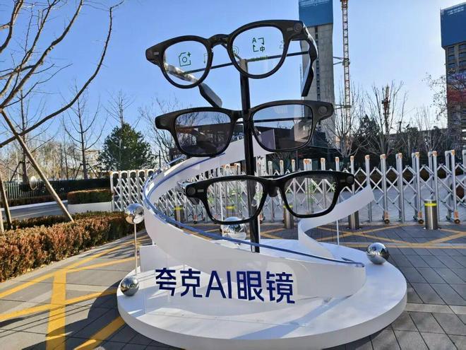 汽车业务亏损，李想造AI眼镜能拯救腰斩的股价吗？__汽车业务亏损，李想造AI眼镜能拯救腰斩的股价吗？