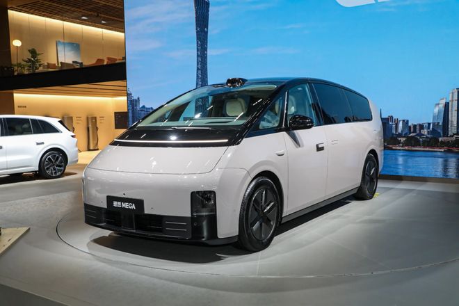 汽车业务亏损，李想造AI眼镜能拯救腰斩的股价吗？_汽车业务亏损，李想造AI眼镜能拯救腰斩的股价吗？_