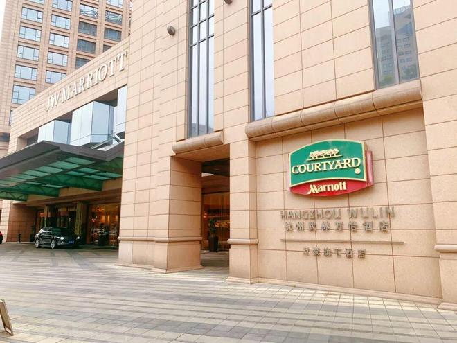 年轻人抢住“拼楼酒店”__年轻人抢住“拼楼酒店”