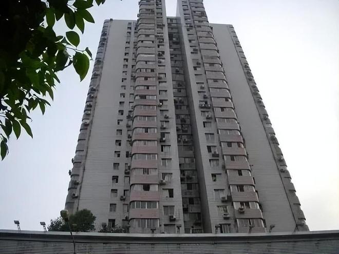 _年轻人抢住“拼楼酒店”_年轻人抢住“拼楼酒店”