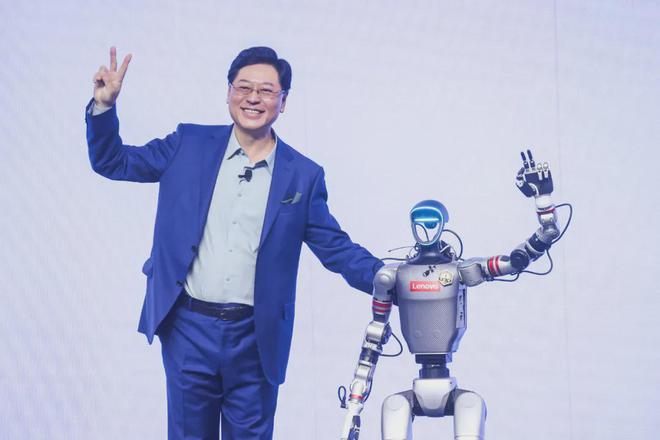 _联想用AI，撕开港股科技股的“估值裂缝”_联想用AI，撕开港股科技股的“估值裂缝”