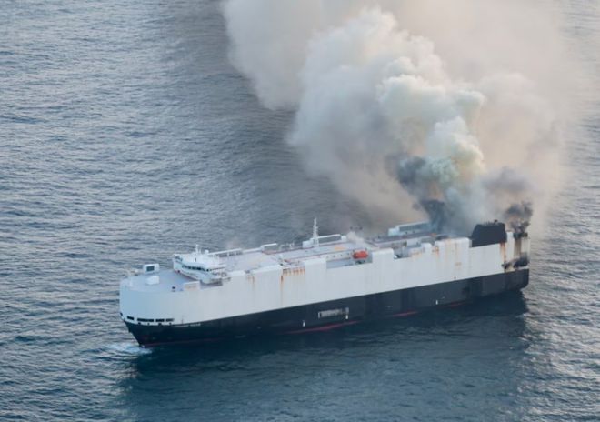 轮船起火爆炸_轮船失火事件_