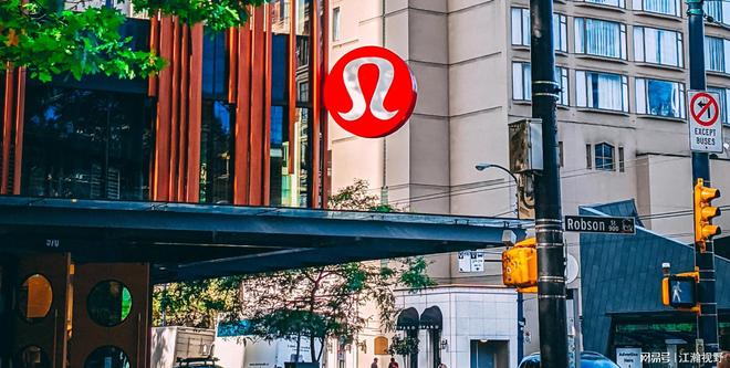 Lululemon突然崩了？中产新宠不受欢迎了？_Lululemon突然崩了？中产新宠不受欢迎了？_