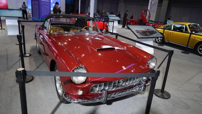 聚焦进博|最“贵”展区诞生!11款跨越半个世纪的老爷车同台_聚焦进博|最“贵”展区诞生!11款跨越半个世纪的老爷车同台_