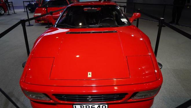 聚焦进博|最“贵”展区诞生!11款跨越半个世纪的老爷车同台_聚焦进博|最“贵”展区诞生!11款跨越半个世纪的老爷车同台_