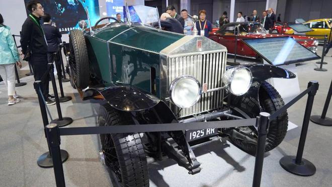 _聚焦进博|最“贵”展区诞生!11款跨越半个世纪的老爷车同台_聚焦进博|最“贵”展区诞生!11款跨越半个世纪的老爷车同台