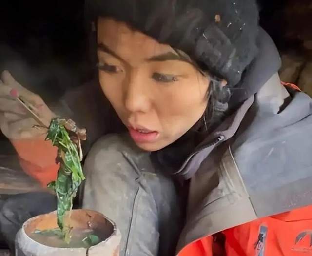 疯批冷美人、返祖中医男爆红！荒野求生“发疯”背后是一场大生意_疯批冷美人、返祖中医男爆红！荒野求生“发疯”背后是一场大生意_