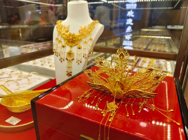 黄金越贵，生意越难？周大生9个月净减380家加盟店！_黄金越贵，生意越难？周大生9个月净减380家加盟店！_