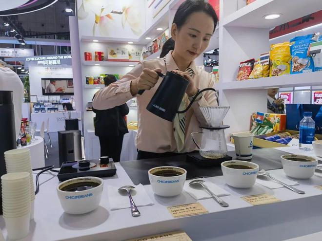 聚焦进博｜从“非洲之心”到“东方之珠”：一颗咖啡豆的奇缘_聚焦进博｜从“非洲之心”到“东方之珠”：一颗咖啡豆的奇缘_