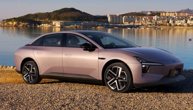 真人扮演女机器人__美女扮演机器人开箱