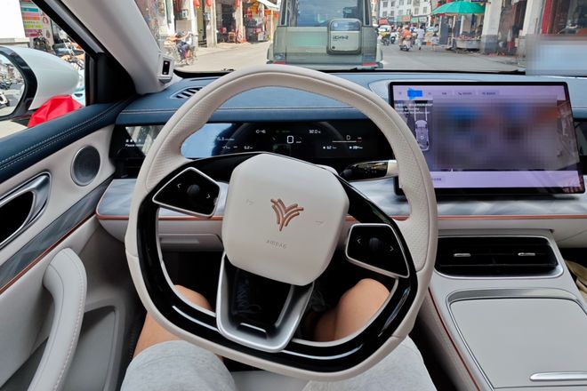 哪吒汽车敢买不__哪吒汽车降价