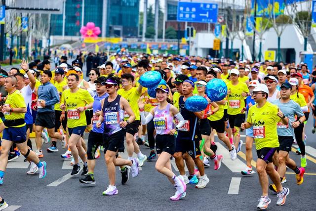 跑马拉松有钱拿吗__跑马拉松的费用是多少
