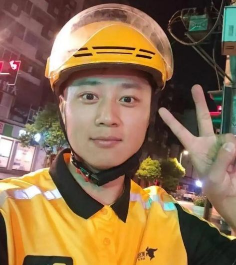 官媒定调，多地允许公务员兼职送外卖，什么信号？