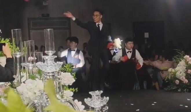 年轻人“整顿”婚礼花样多 婚庆市场迎新机_年轻人“整顿”婚礼花样多 婚庆市场迎新机_