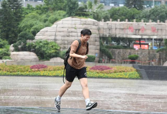 _台风来袭浙江多地雨雨雨不停_超强台风登陆浙江
