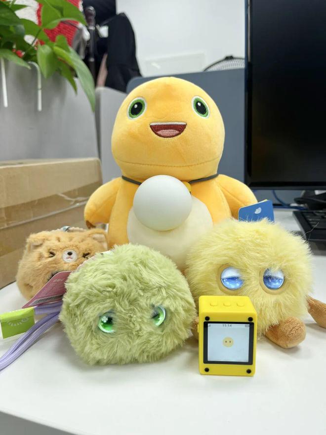 花399买华为AI玩具们陪聊结果比养娃还累，被华强北吐槽“太Low”但专供小红书女孩？_花399买华为AI玩具们陪聊结果比养娃还累，被华强北吐槽“太Low”但专供小红书女孩？_