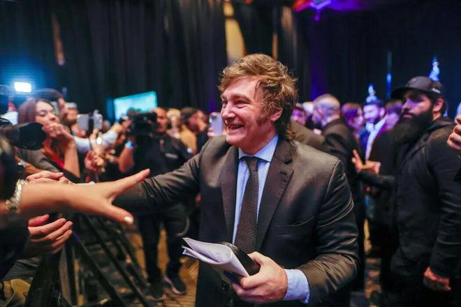 双债增强lof净值增长靠什么_阿根廷筑卡迪家族_