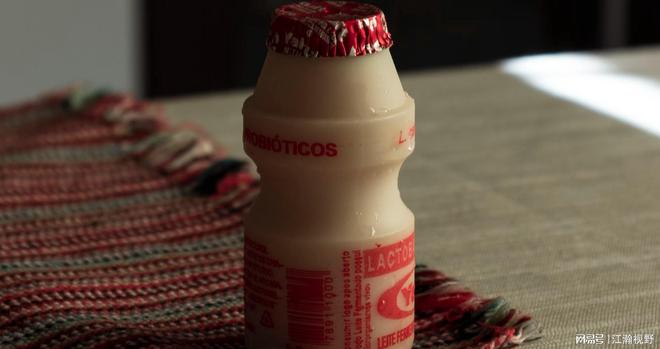 _一年连关两厂，风靡全国的顶流养乐多为啥没人买了？_一年连关两厂，风靡全国的顶流养乐多为啥没人买了？