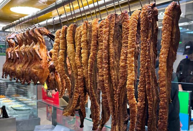 _10㎡小店月入30万！怀旧年轻人重新捧红猪油渣_10㎡小店月入30万！怀旧年轻人重新捧红猪油渣