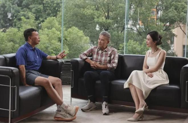 40岁退休，躺赢千亿：中国最“懒”顶级富豪，狠狠打了内卷一巴掌