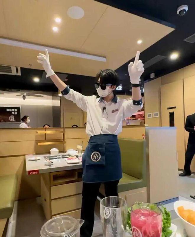 爆火的“表演饭”，开始被年轻人避雷_爆火的“表演饭”，开始被年轻人避雷_