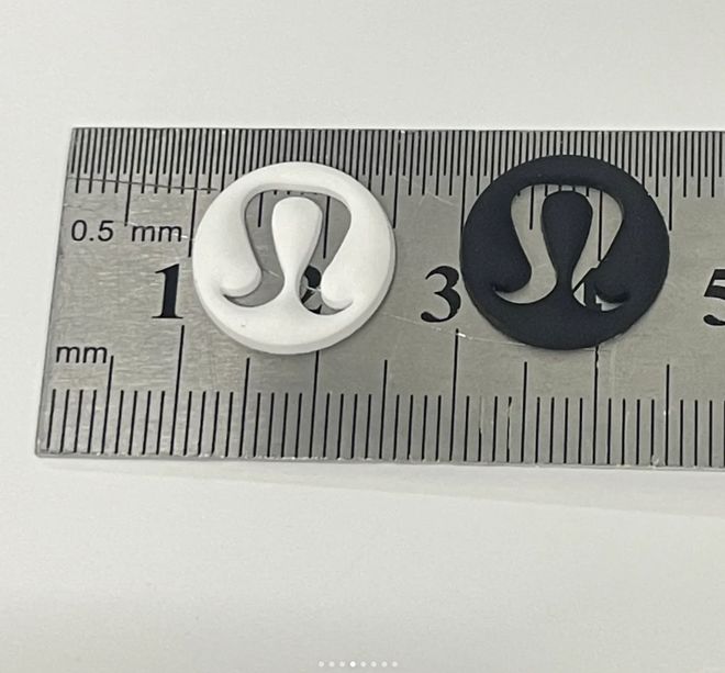 _白领买爆lululemon山寨烫标，“花5块5就能拥有800元瑜伽裤上最值钱的配件”_白领买爆lululemon山寨烫标，“花5块5就能拥有800元瑜伽裤上最值钱的配件”