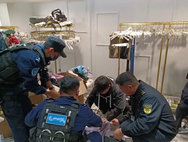 _白领买爆lululemon山寨烫标，“花5块5就能拥有800元瑜伽裤上最值钱的配件”_白领买爆lululemon山寨烫标，“花5块5就能拥有800元瑜伽裤上最值钱的配件”