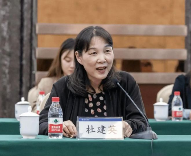 _娃哈哈董事长女儿宗馥莉_复仇娃娃叫什么名